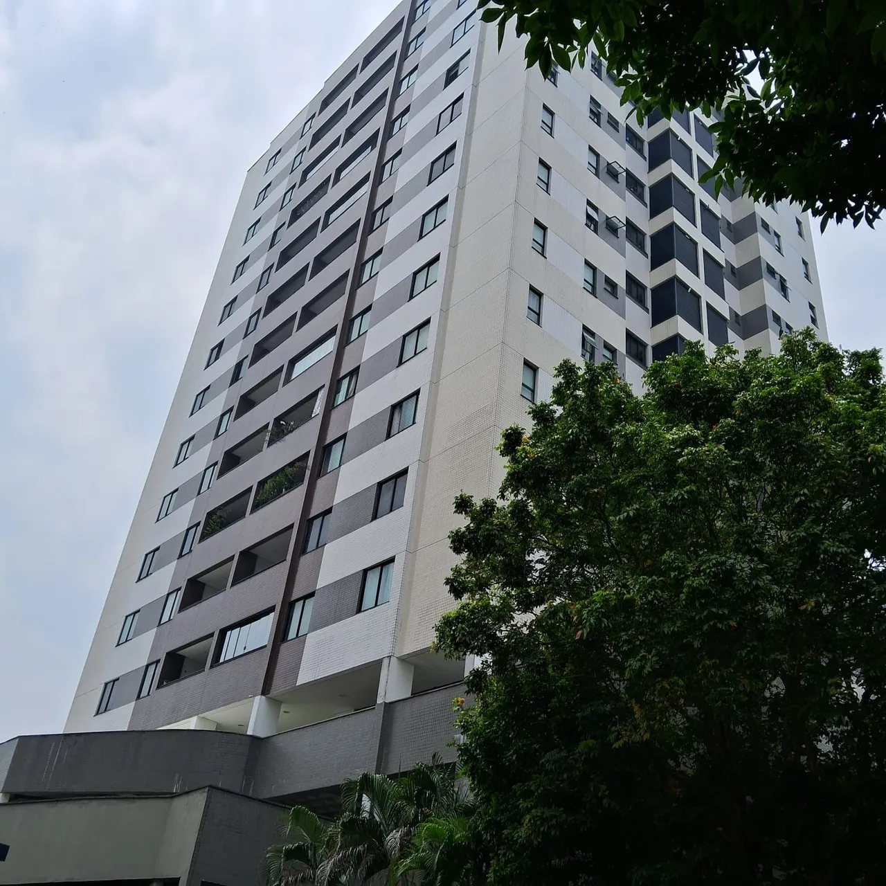 APARTAMENTO 3 DORMITÓRIOS. TORRE METROPOLIS. ADRIANÓPOLIS.