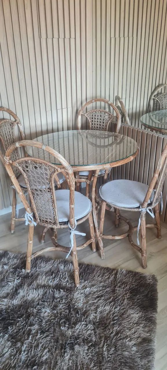 Mesa com 4 cadeiras