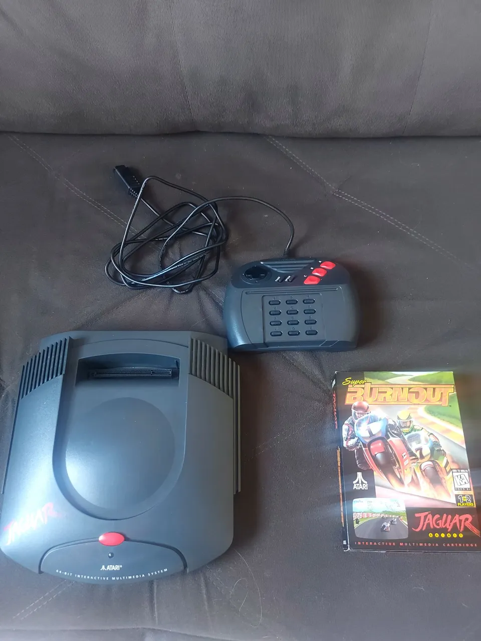 Atari Jaguar 本体と付属品　＋ソフト3本 ATARI JAGUAR(ジャガー）本体と、JAGUAR CD等も買い取り強化中です！｜BEEP