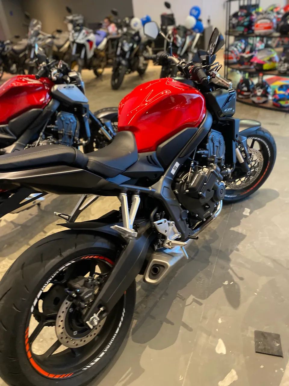 CB 650 R 2027 - Foto 5