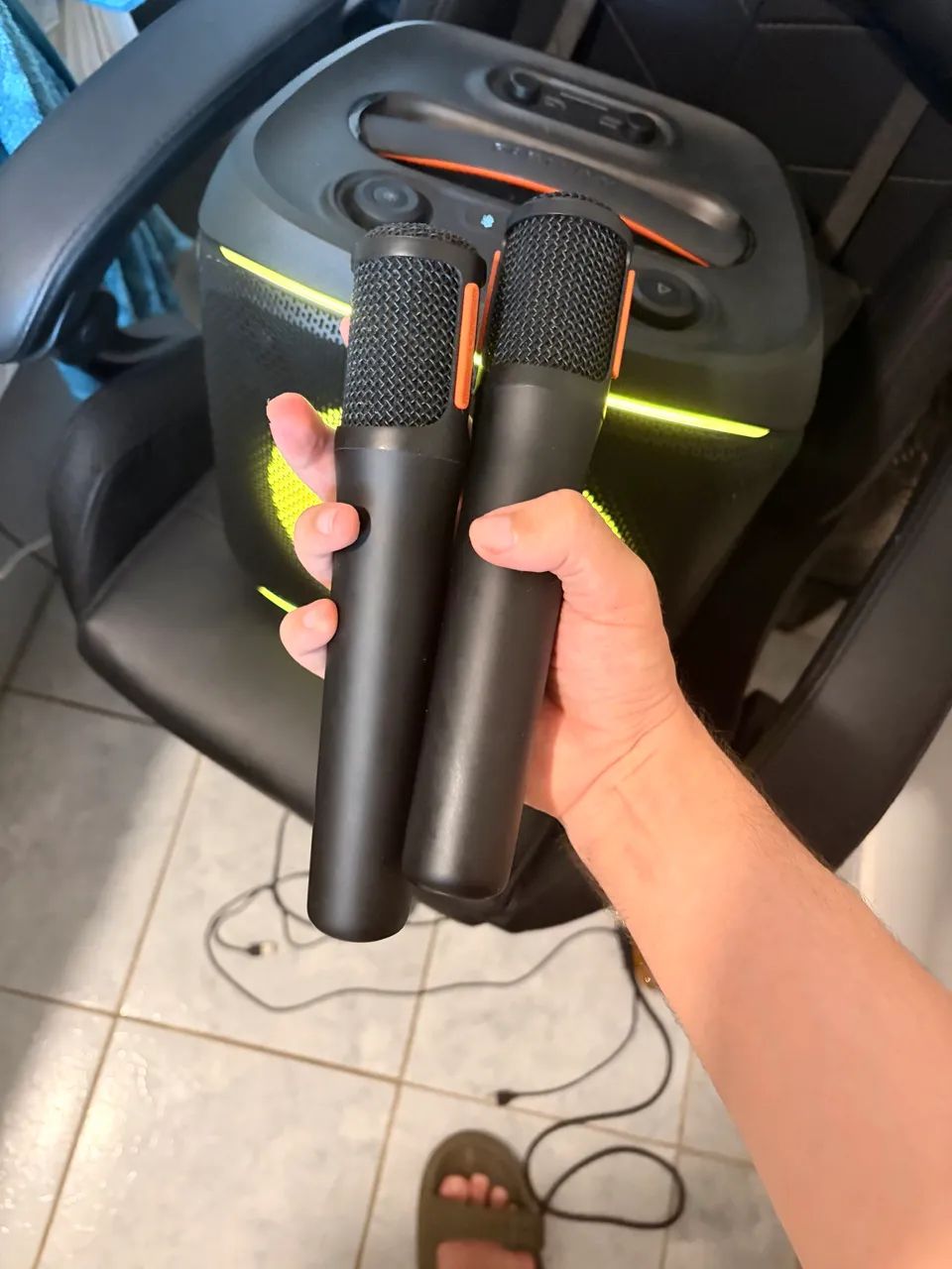 JBL ENCORE 2 + CASE DE TRANSPORTE E 2 MICROFONES ORIGINAIS JBL.