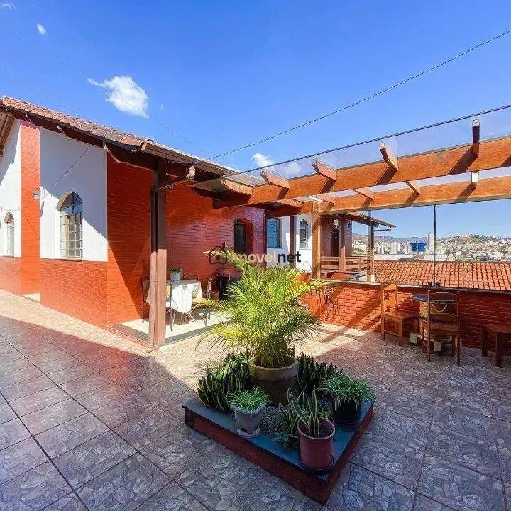 Casa Ampla com 5 Quartos, Suíte, Área Gourmet e 8 Vagas - Foto 2