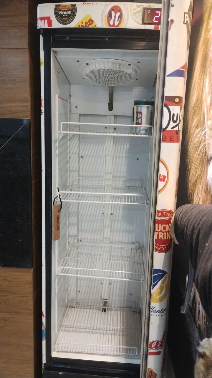 Cervejeira vertical freezer Slim perfeito estado  - Foto 4