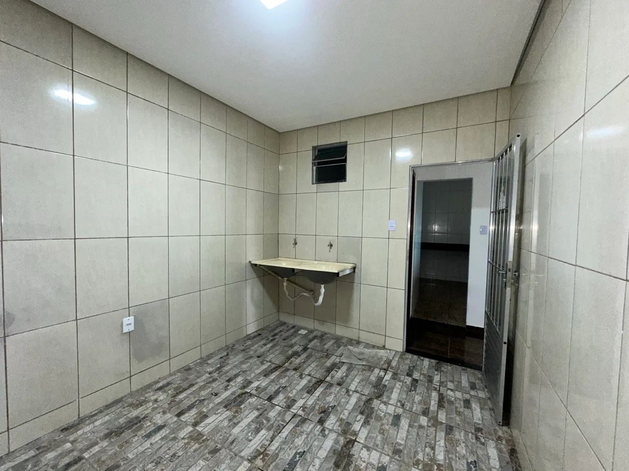 Alugo casa 2 quartos - Foto 4