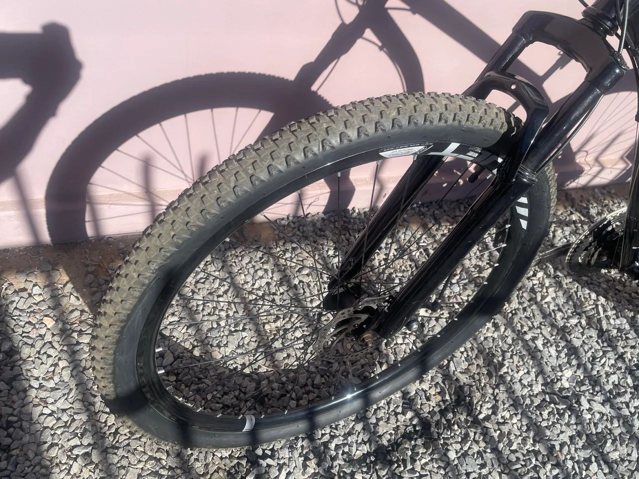 Bicicleta aro 29 em bom estado - Foto 3
