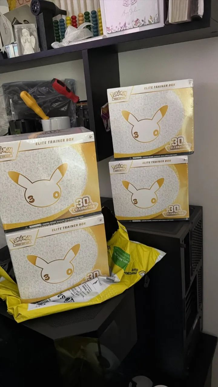 Pokemon TCG: 30th Elite Trainer Box - Inglês ETB - Foto 2