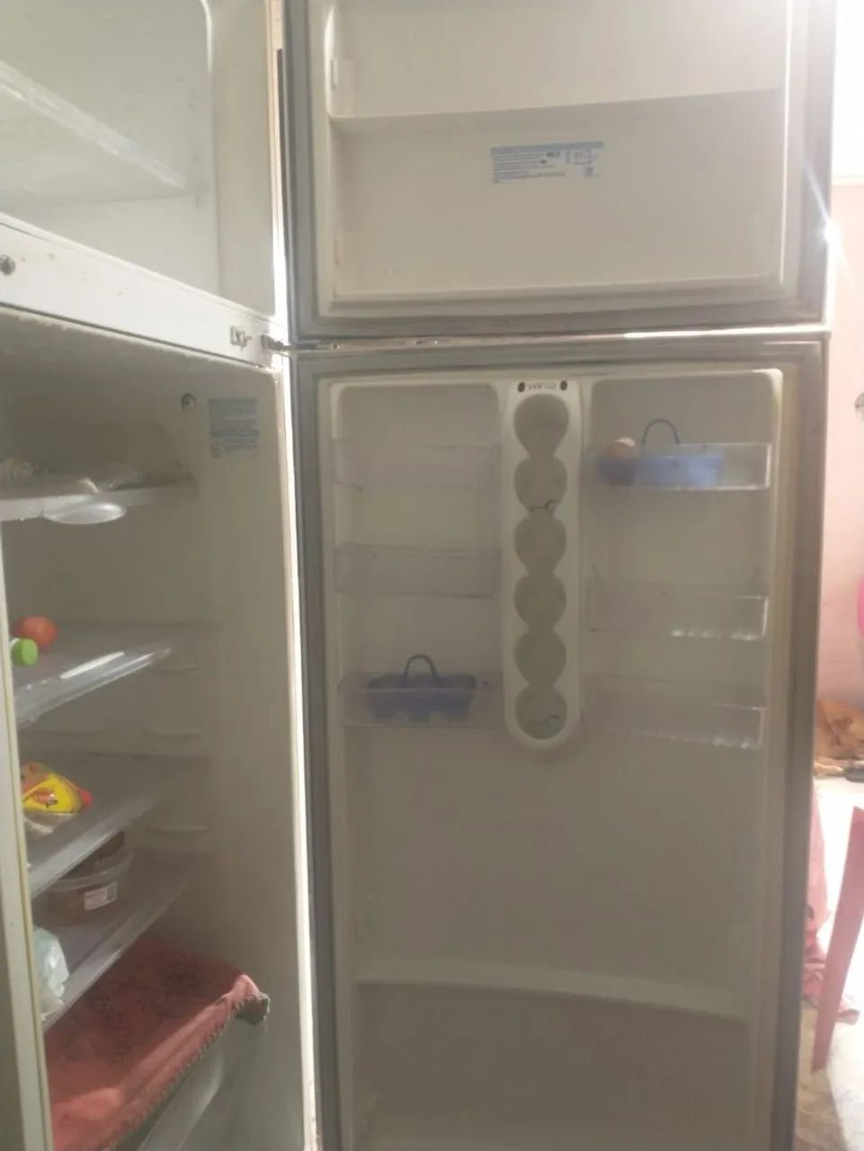 Vende se uma geladeira valor 650 - Foto 4