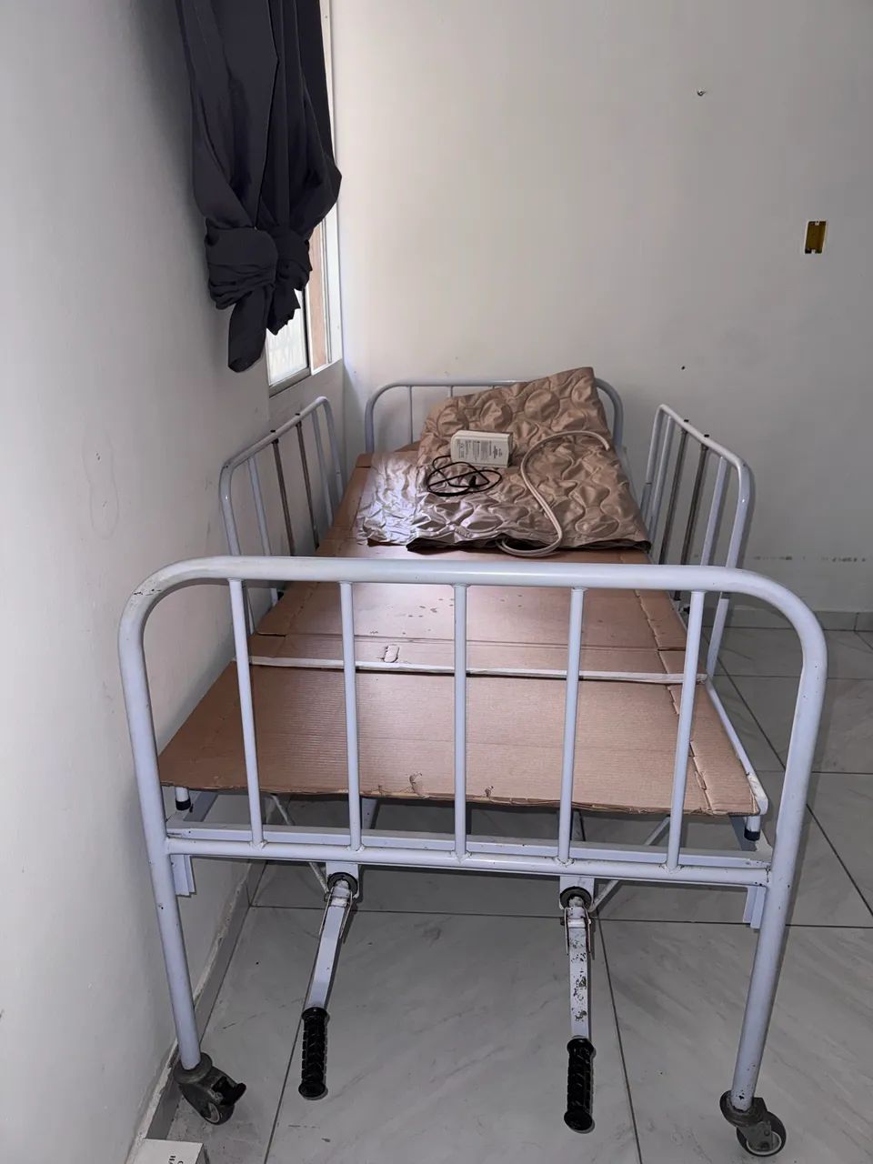 Cama hospitalar com colchão casca de ovo  - Foto 3