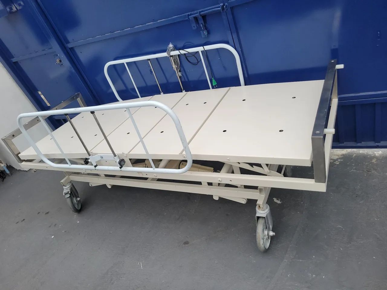 Cama hospitalar elétrica com elevação de altura  - Foto 2