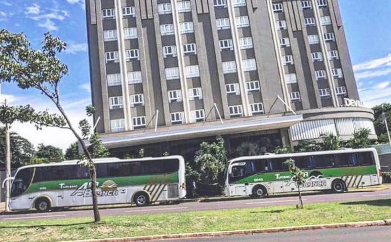 Locação e Transporte de Passageiros - Foto 4