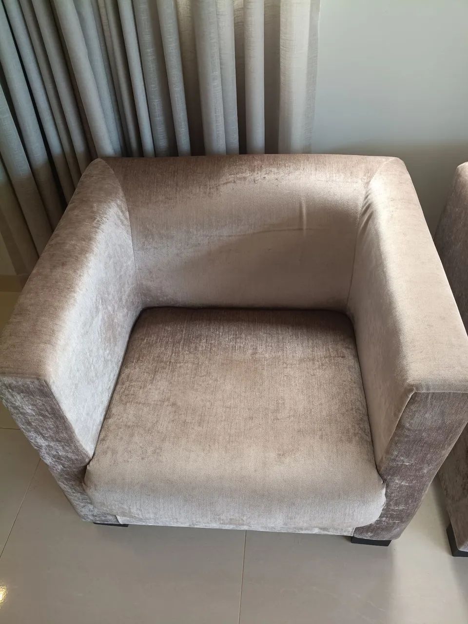  Par de Poltronas Cinza em Tecido - Foto 3