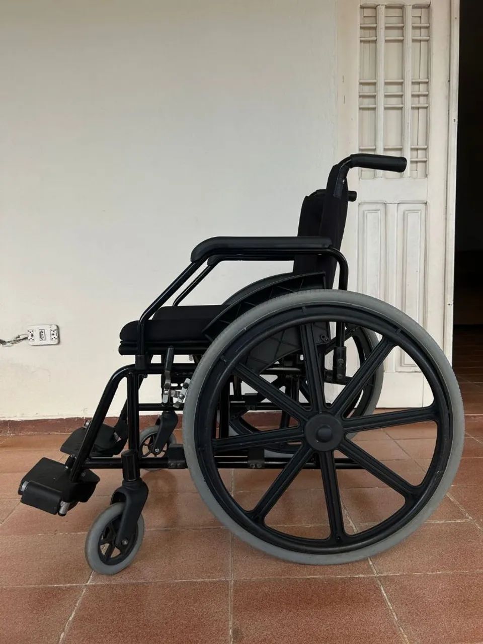 cadeira de rodas para deficientes - Foto 3