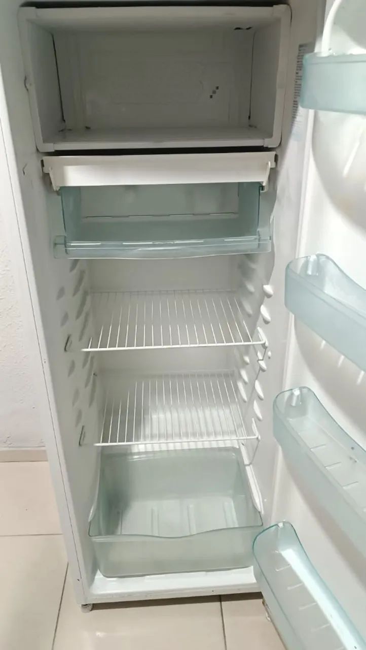 Geladeira Eletrolux gelo seco muito bem conservada - Foto 5