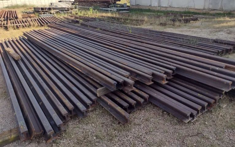 Gradis, tenho disponível 140metros,   R$ 350,00 o metro, temos vários modelos de trilhos  - Foto 4