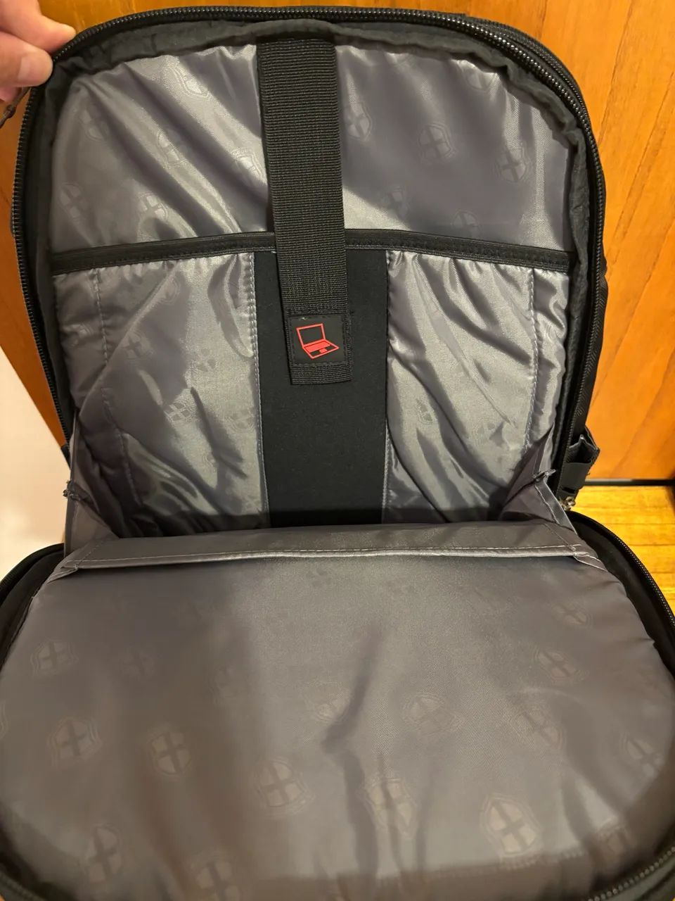 MOCHILA EXECUTIVA SWISSPORT POUCO USADA - Foto 3