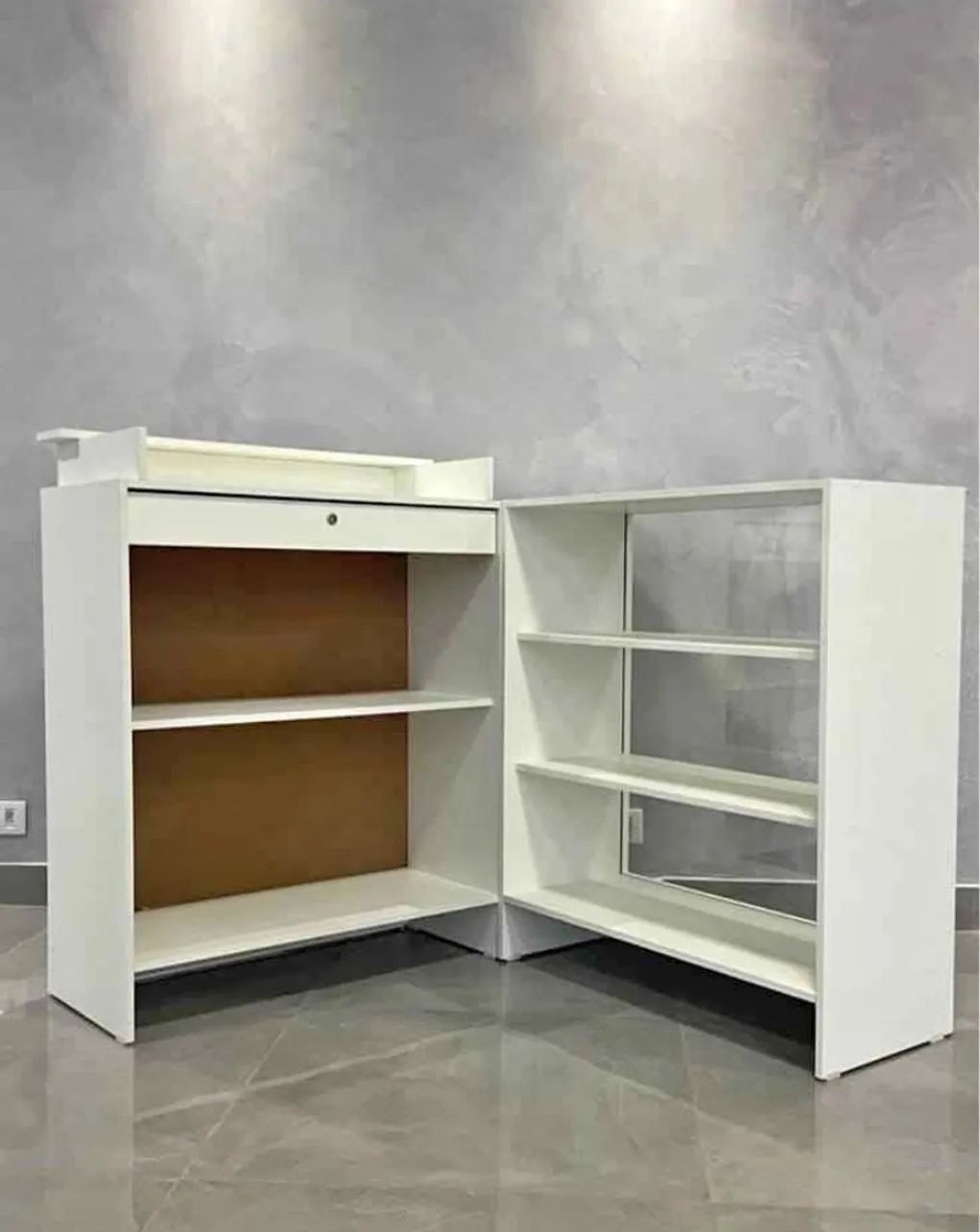 BALCÃO VITRINE E CAIXA
