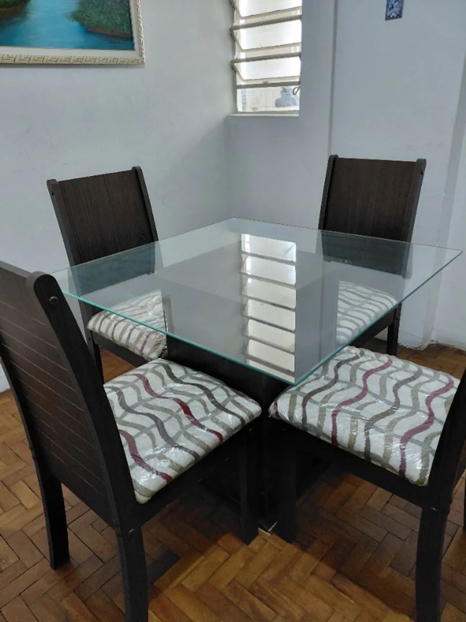 Mesa de vidro com 4 cadeiras. - Foto 2
