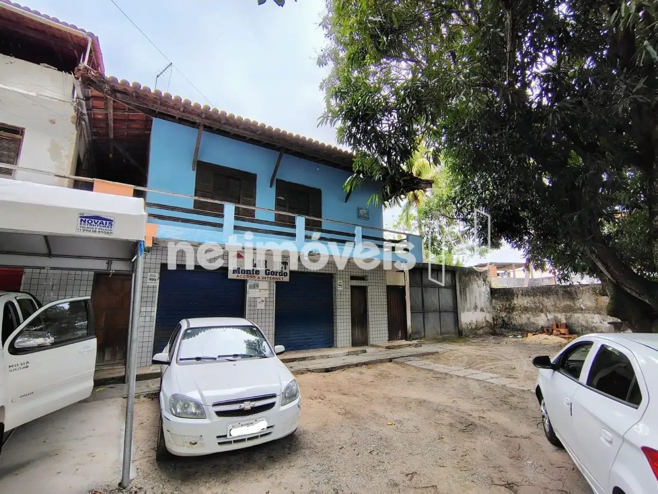 Terreno à venda, com algumas edificações, no centro de Monte Gordo, Camaçari  BA.