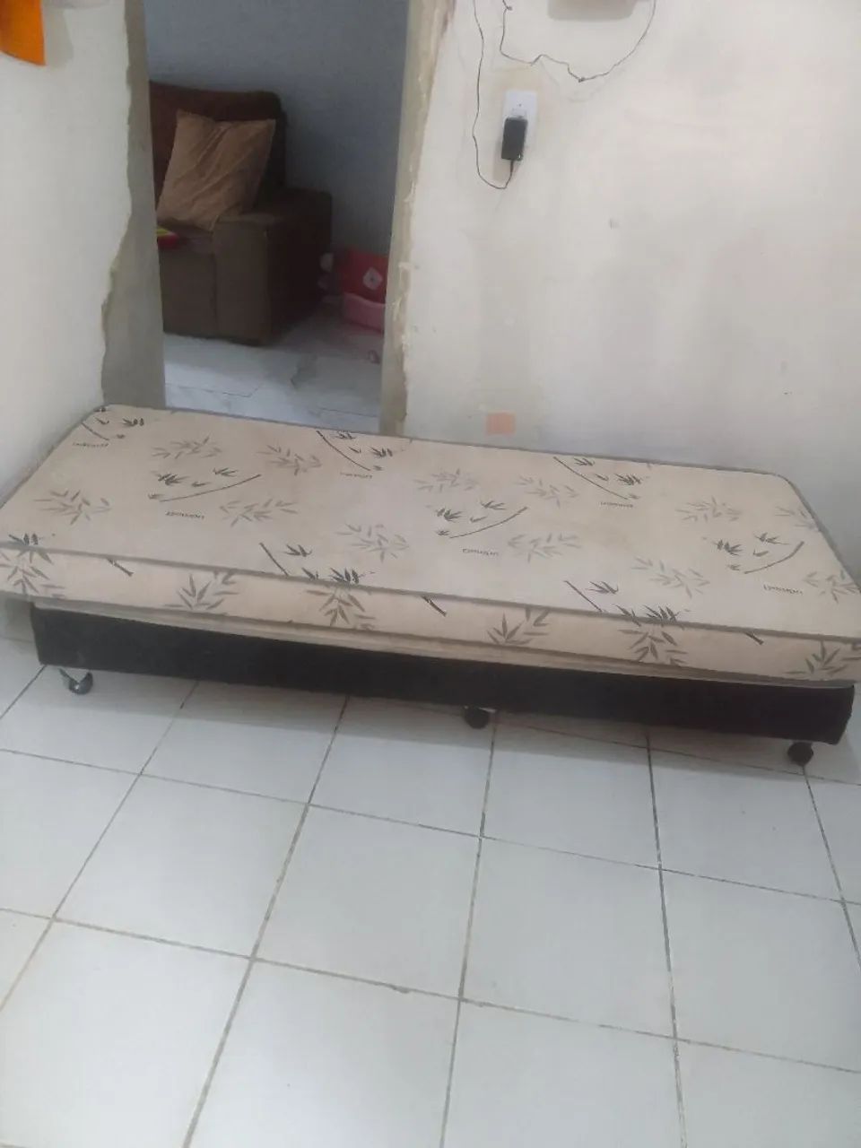 Vendo cama com colchão - Foto 2