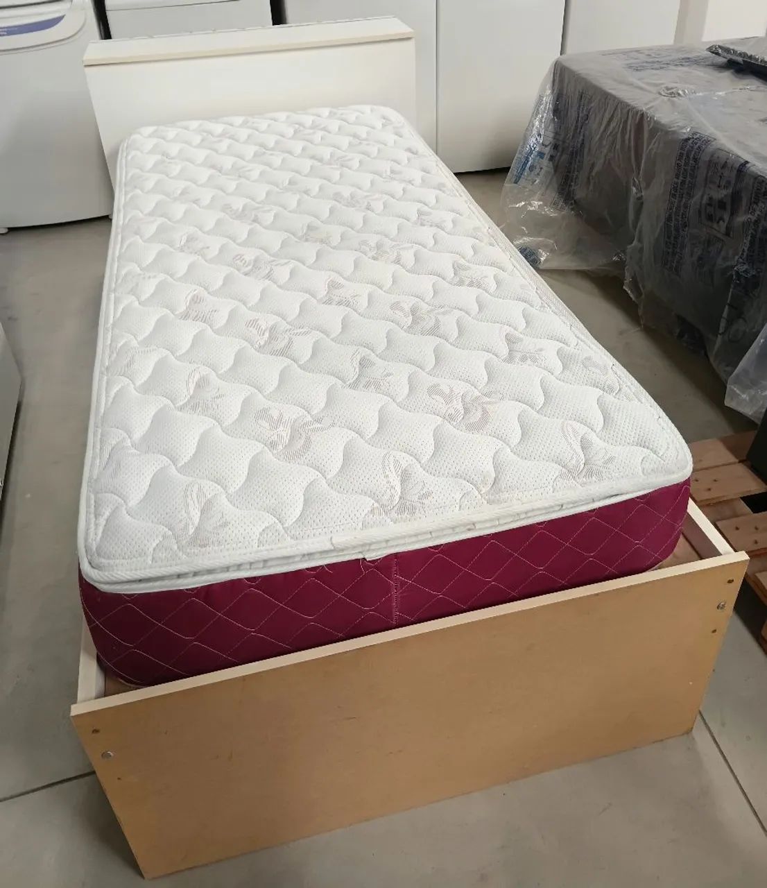 Cama BAÚ + colchão de solteiro. 