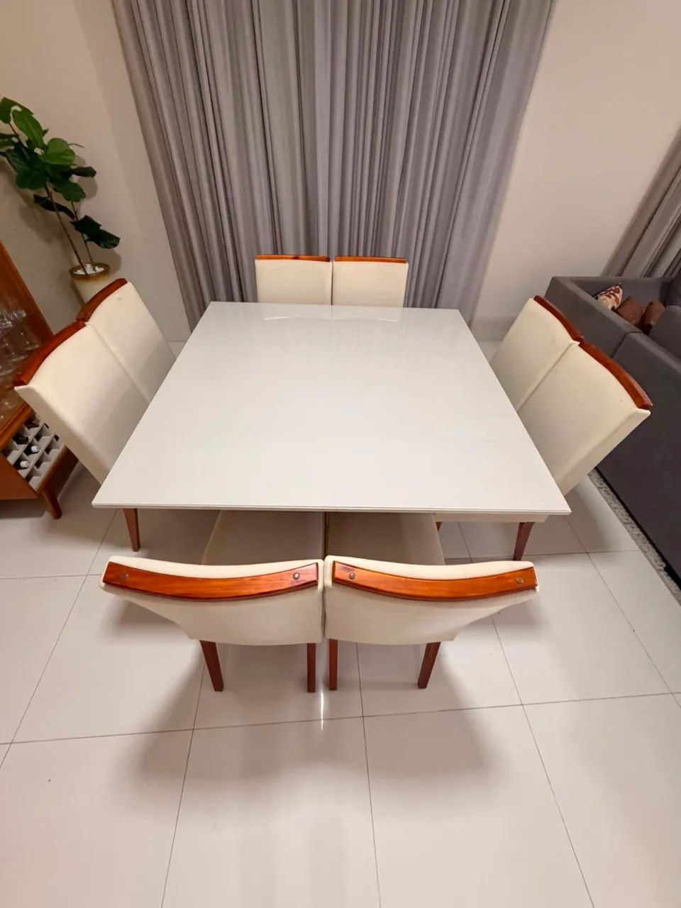Mesa de jantar com 8 lugares