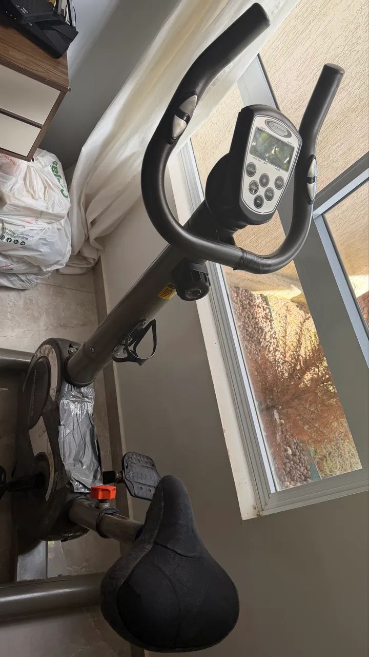 Bike ergométrica Movement, funcionando perfeitamente, ideal para cardio em casa. - Foto 3