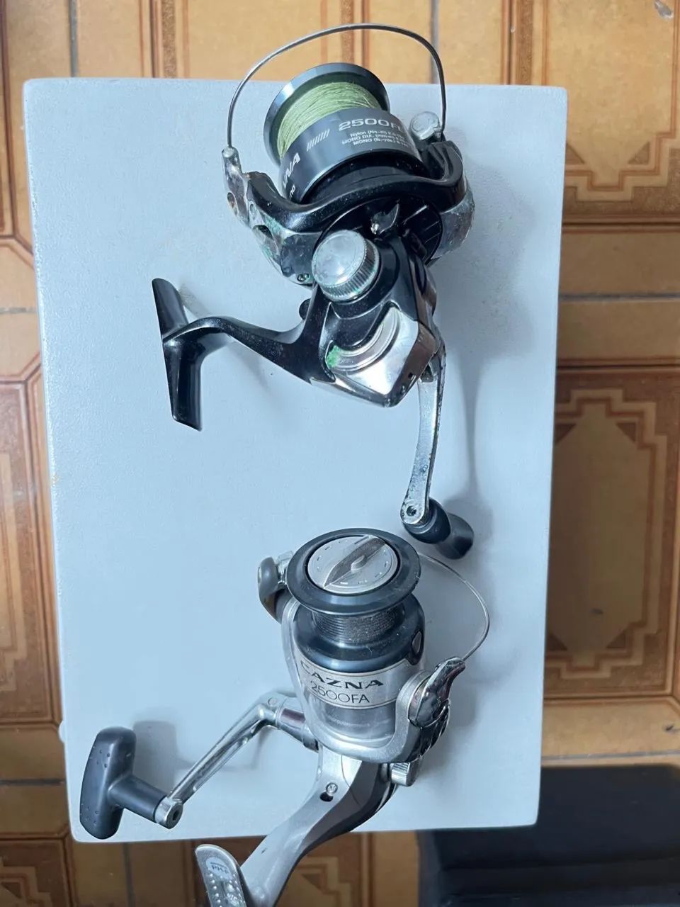 Molinete Shimano Cazna 2500FA - Foto 2