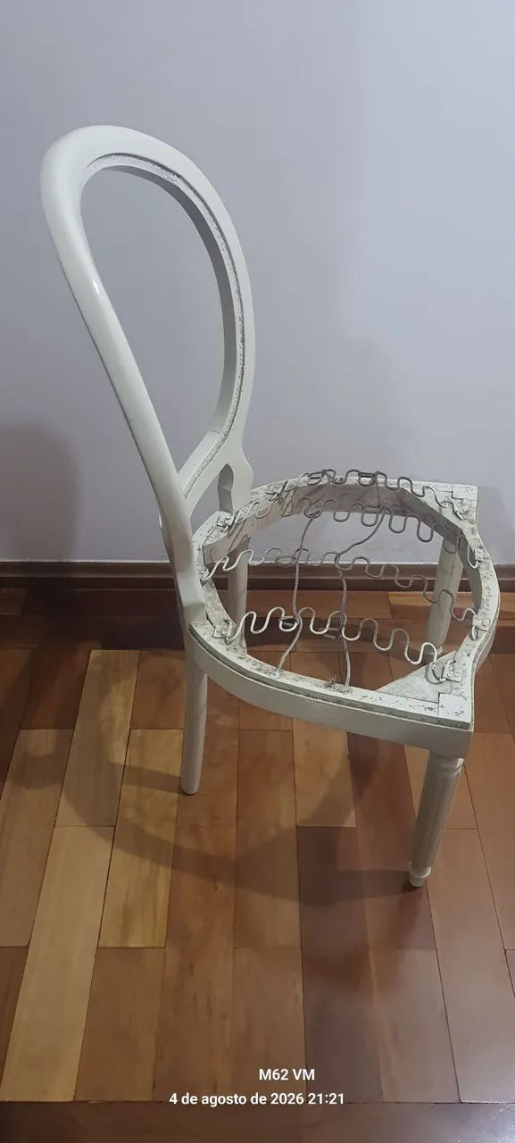 Cadeira maciça de madeira com assento com molas - Foto 5