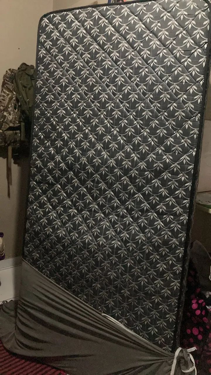 Vende se  colchão solteiro 