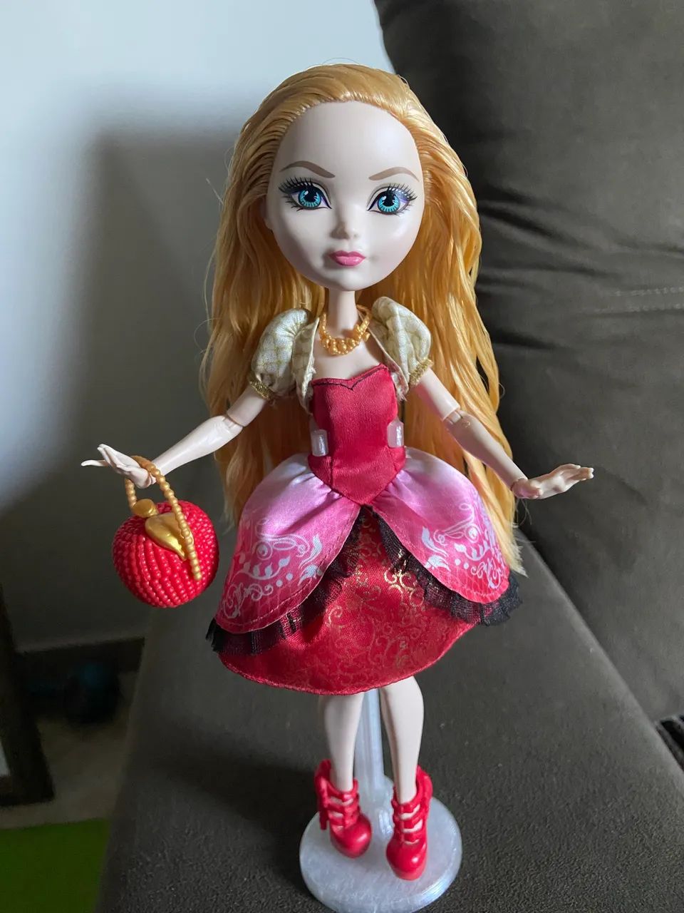 Boneca Apple White Ever After High 2012