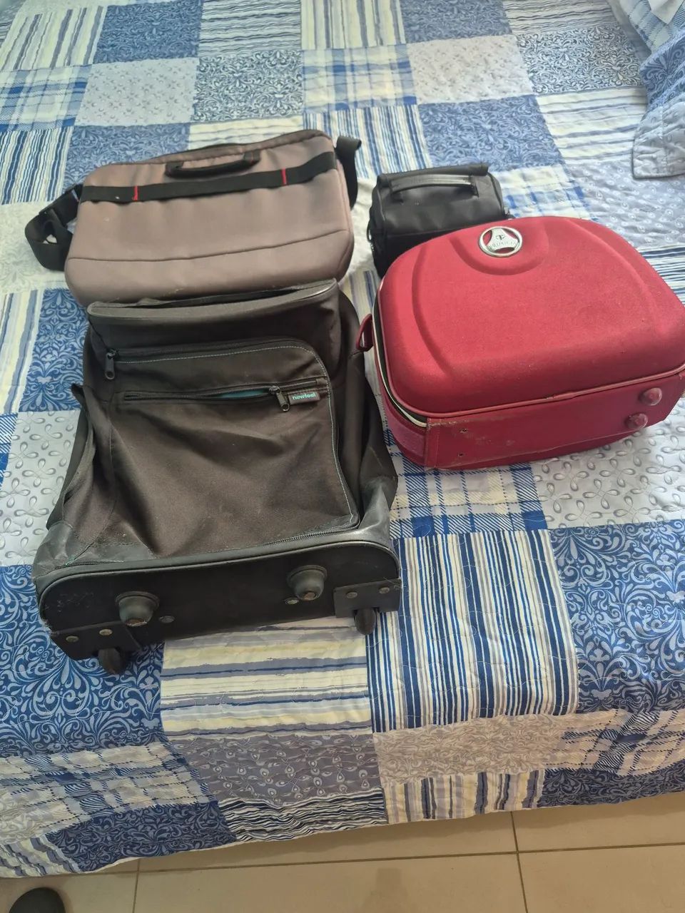 Combo de malas de viagem e necesser