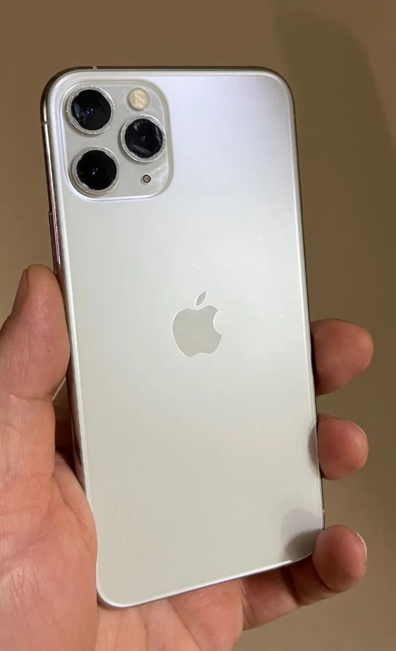 Vendo IPhone 11 Pro Max 256gb com bateria nova! - Foto 2