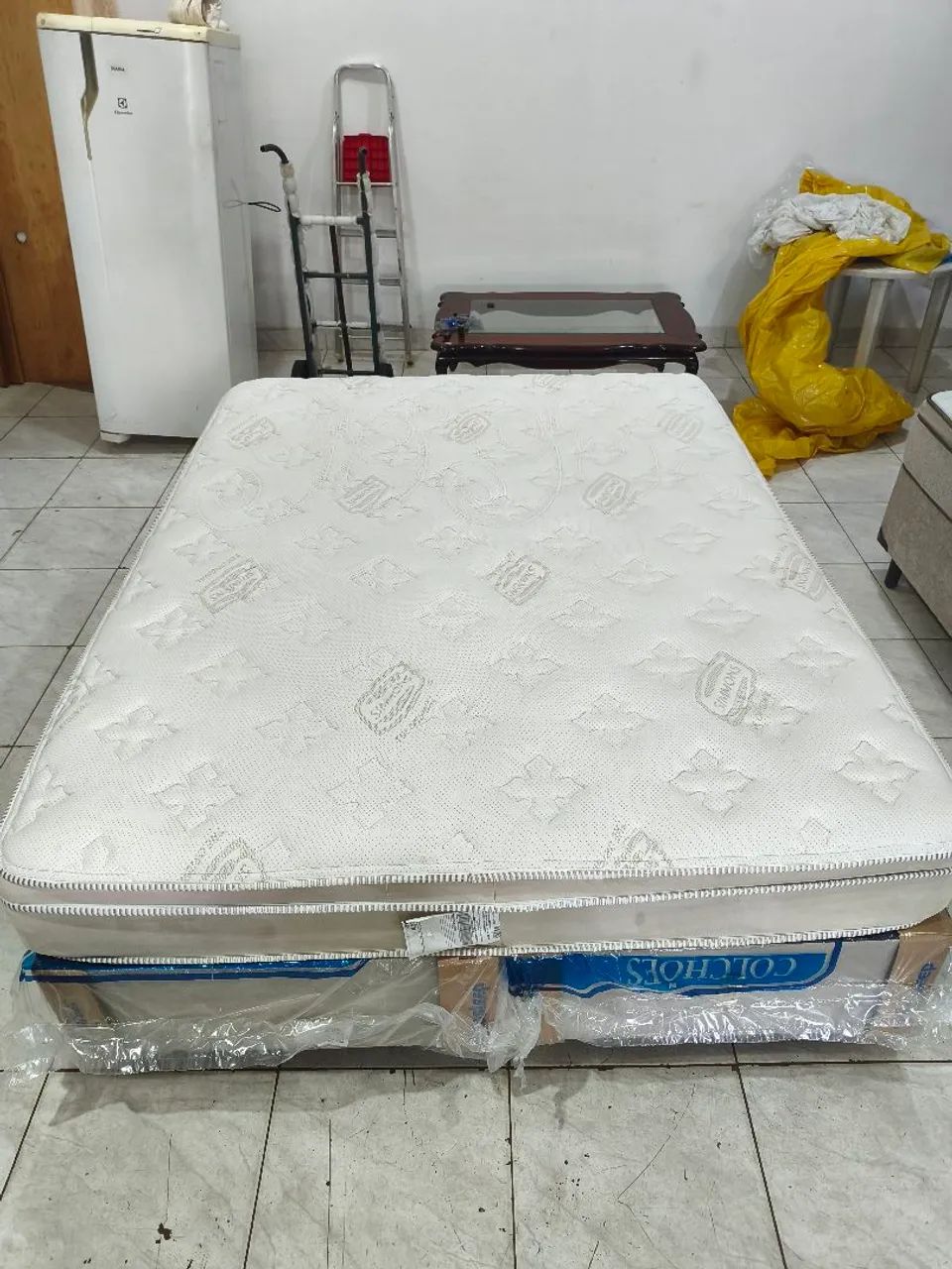 Cama Queen com Colchão Simmons e Base Bipartida - Conforto e Qualidade