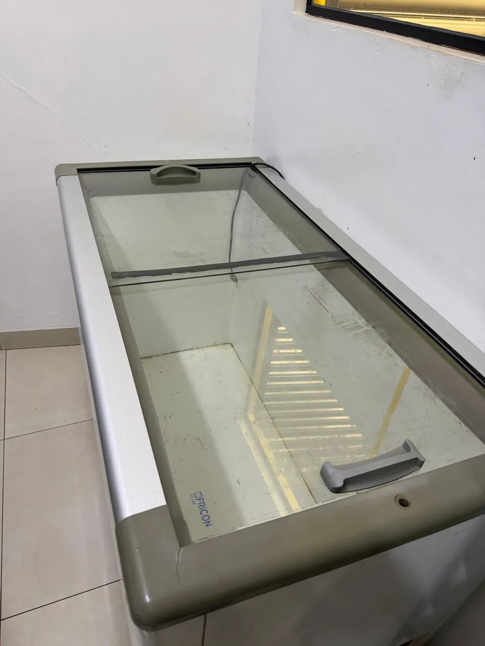 Freezer Horizontal Expositor com Tampa de Vidro - Aproximadamente 450L - 220V - Foto 3