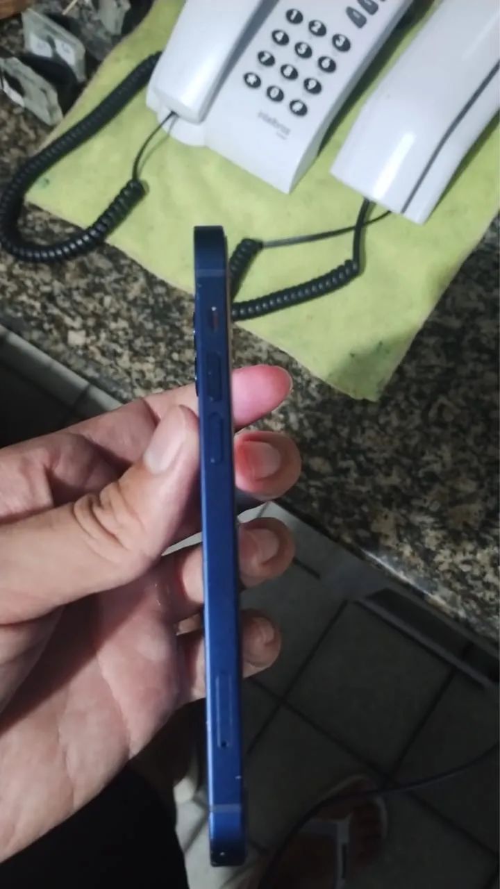 iPhone 12(leia a descrição)