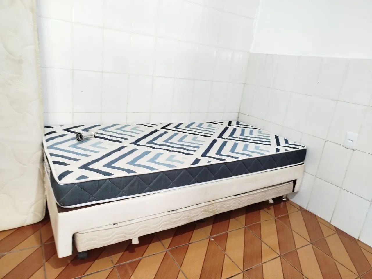 Bicama de solteiro + colchão pouco usado