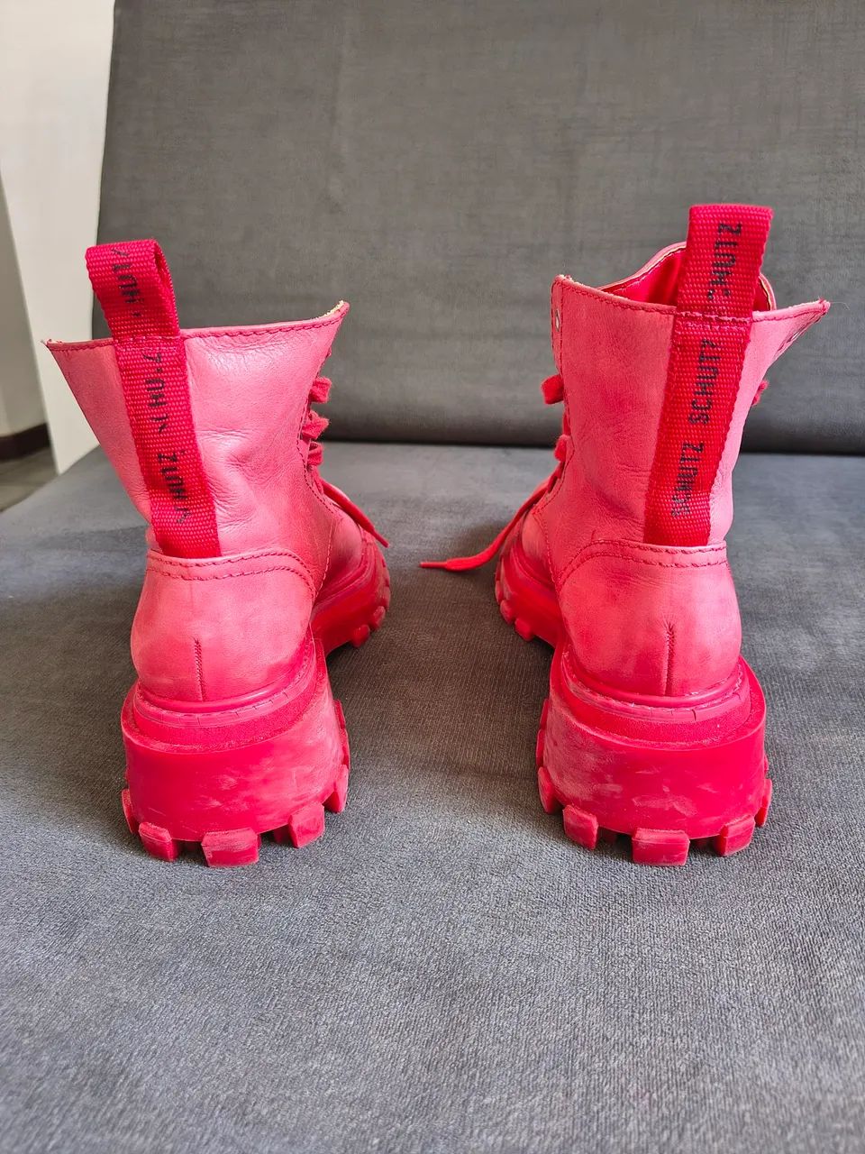 Bota Tratorada coro vermelho SCHUTZ - Foto 2