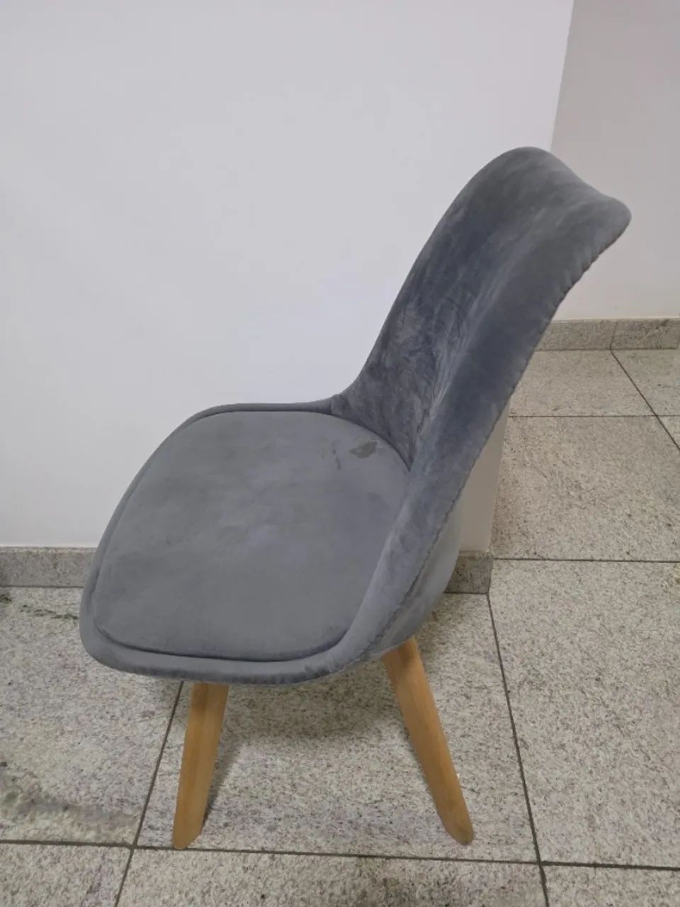Cadeira cinza de veludo - Foto 3