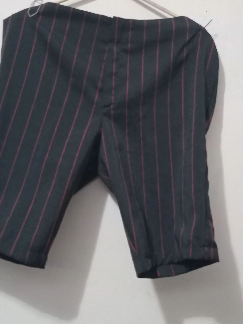 Conjunto Risco de giz preto com listas vermelha. - Foto 3