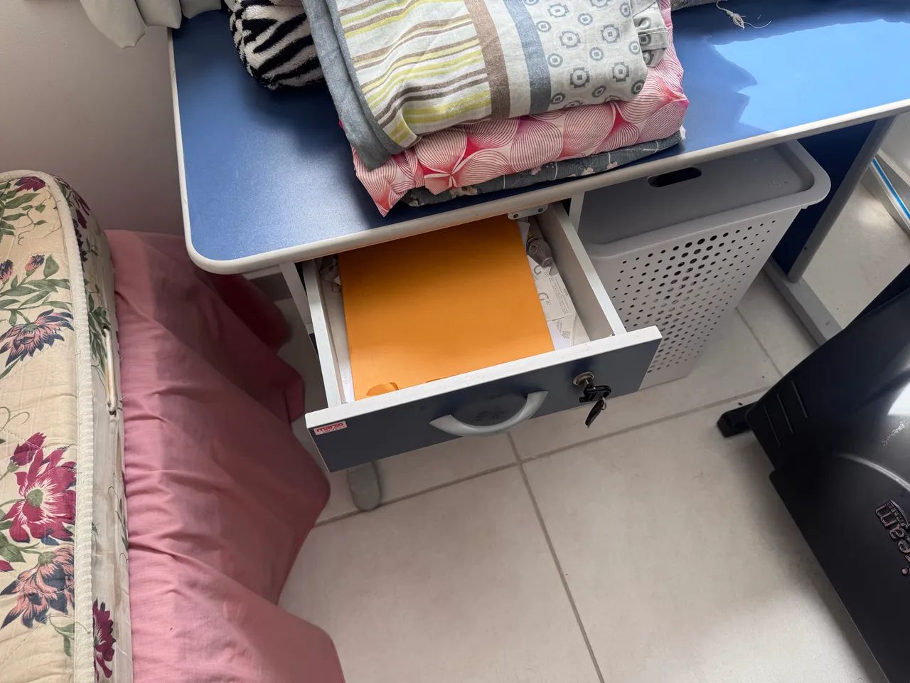 Mesa de escritório azul - Foto 4