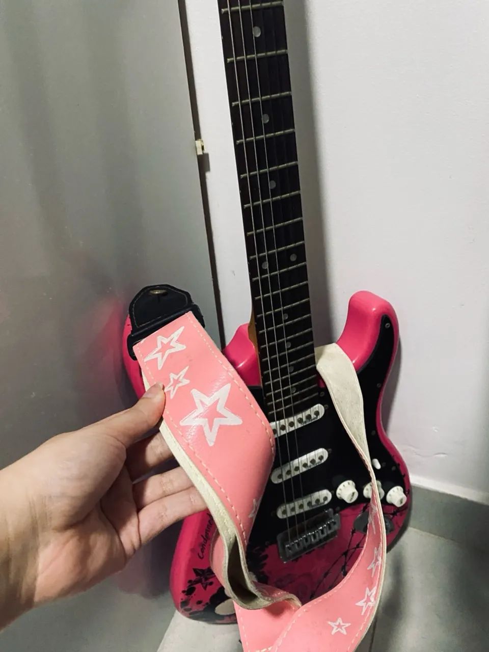 Guitarra rosa Eagle - Foto 3