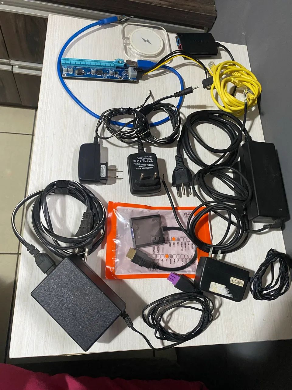 Lote de eletrônicos fontes/cabos