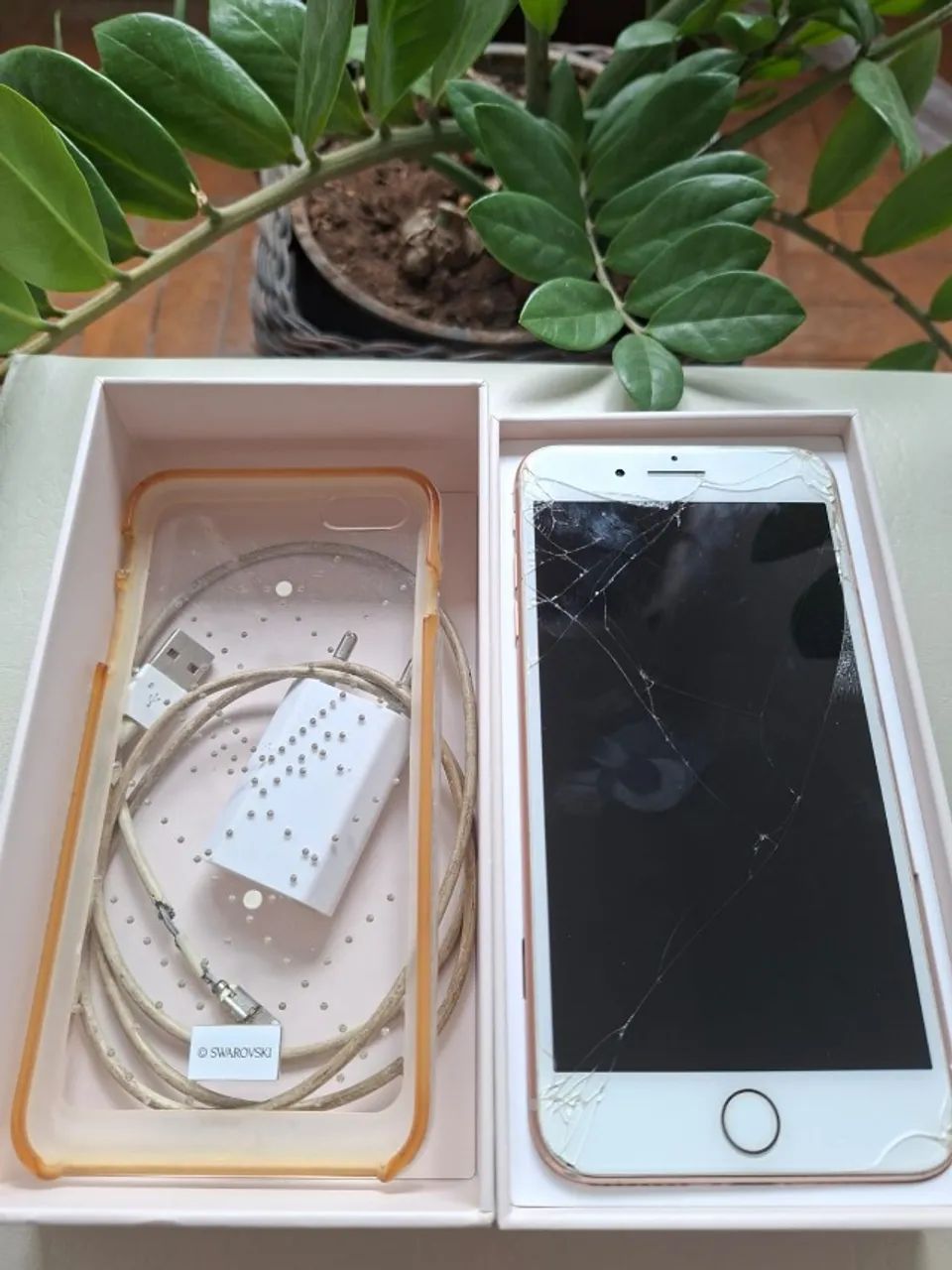 iPhone 8 Plus 64GB Rose + Caixa e Acessórios - Touch ID OK