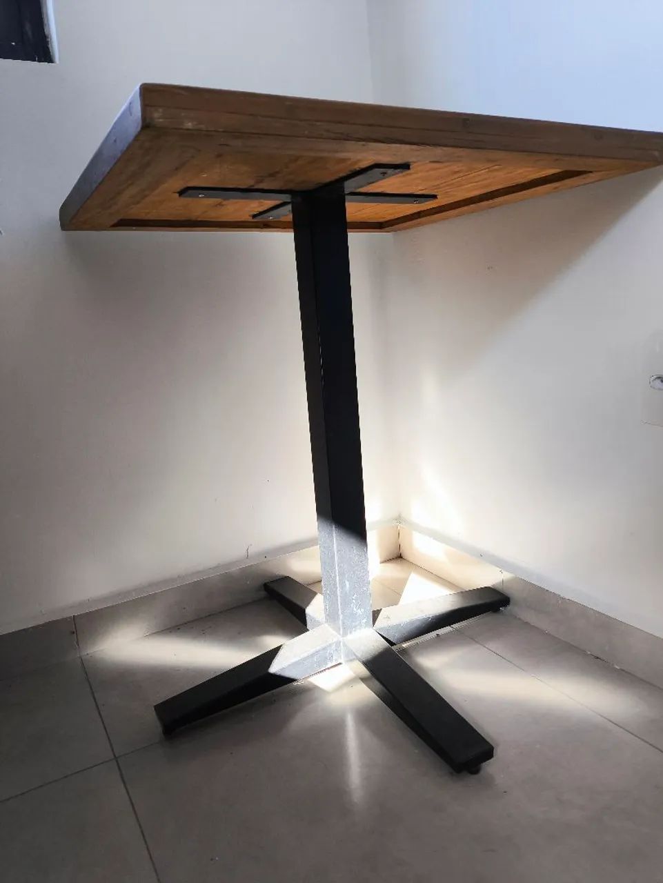 Mesa Rústica de Madeira Maciça com Base em Aço - Kit com 3 Mesas - Foto 2