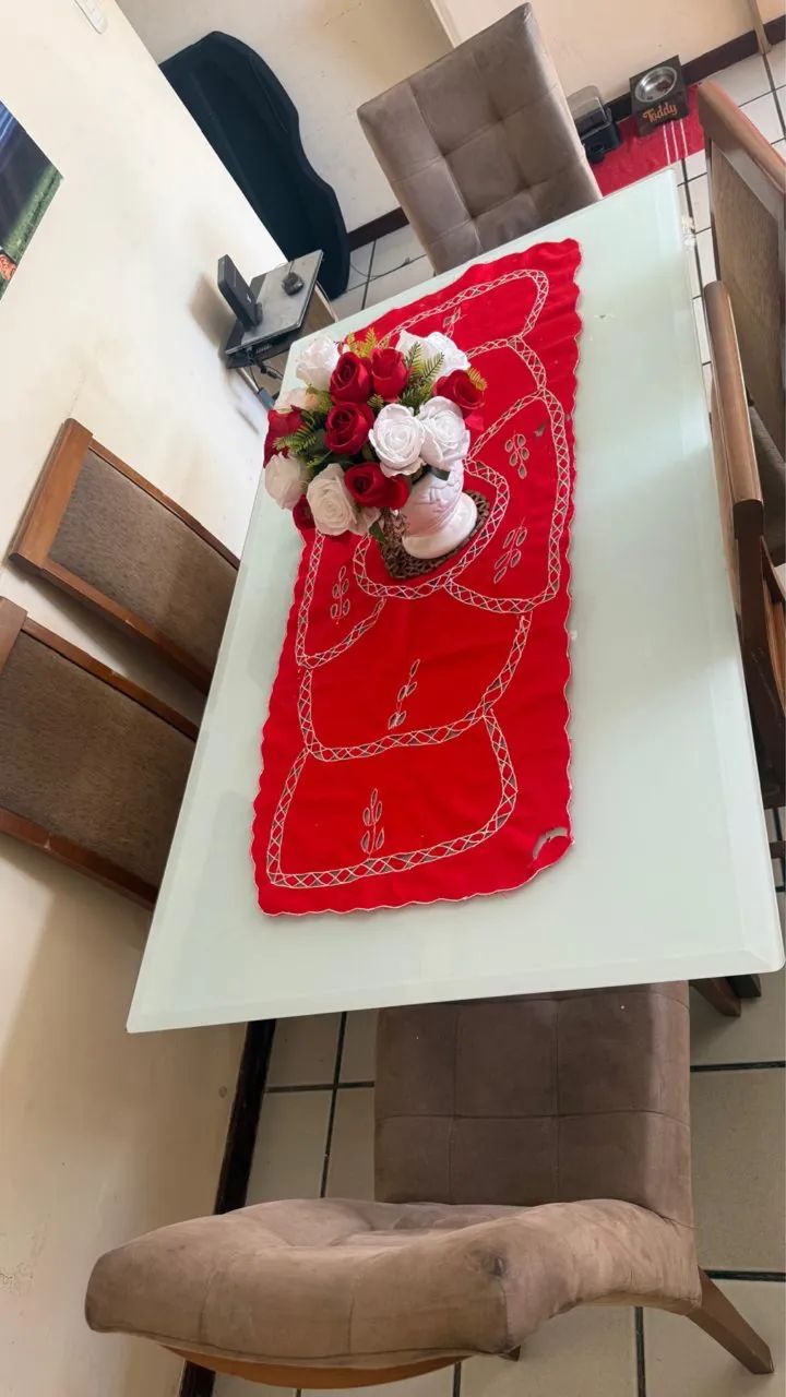 Mesa 6 cadeiras de madeira pura  - Foto 3