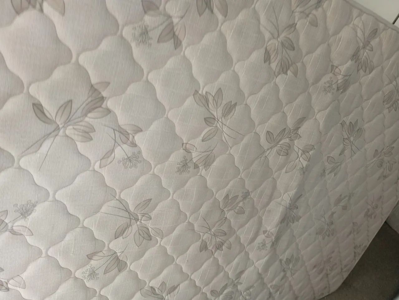 Colchão solteiro mola e espuma 