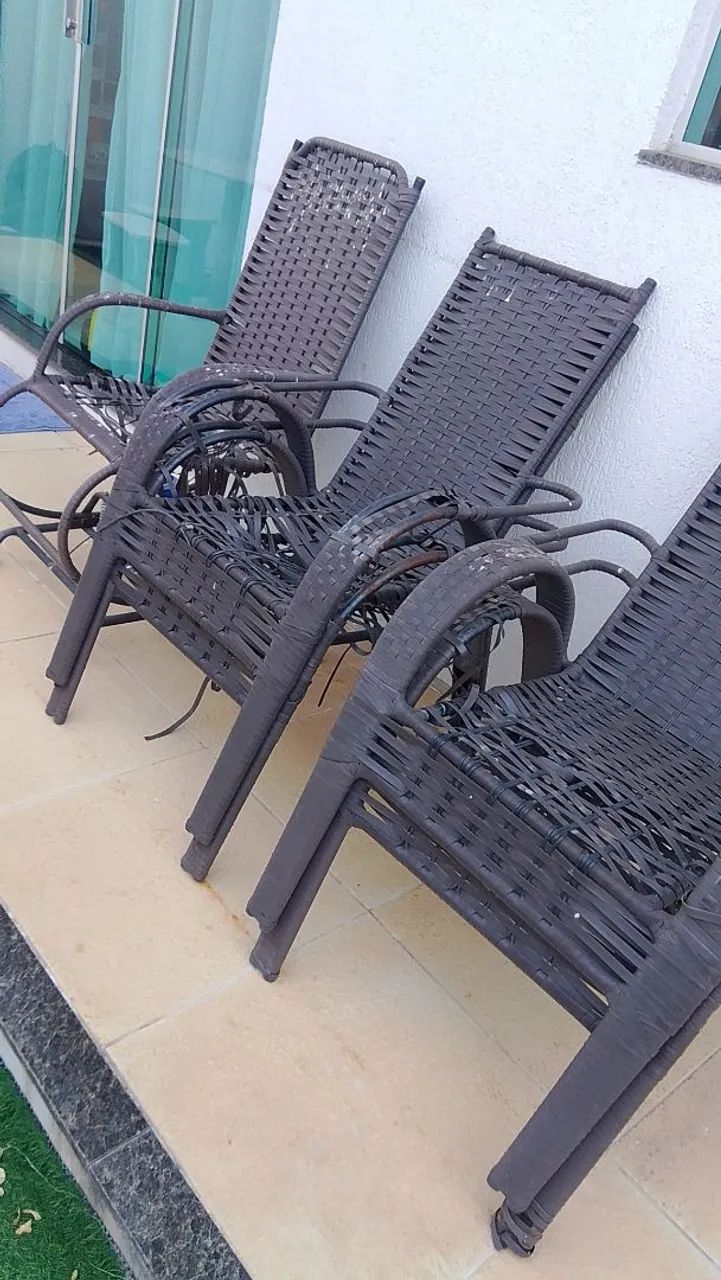 Vendo kit com 4 cadeiras de área e 1 cadeira de balanço. - Foto 5