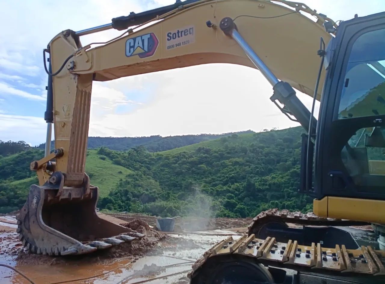 Escavadeira Caterpillar 345GC ano 2020 com 7.300 horas e concha grande, em MG - Foto 4