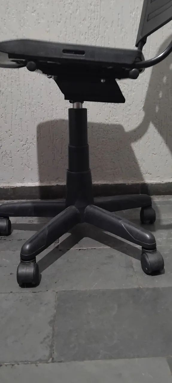 Cadeira giratória  - Foto 3