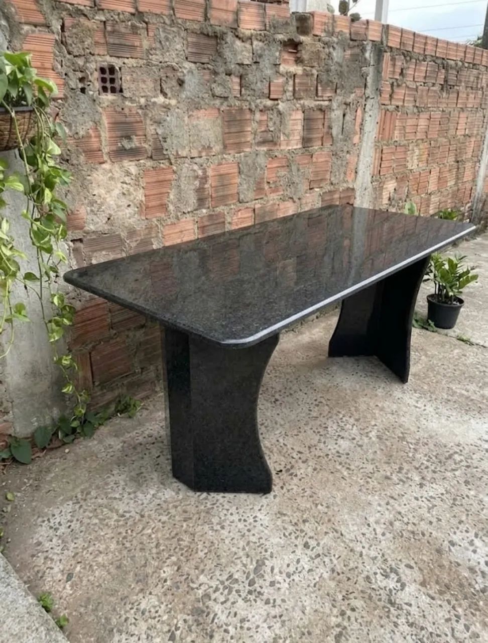 Mesa em Granito Maciço